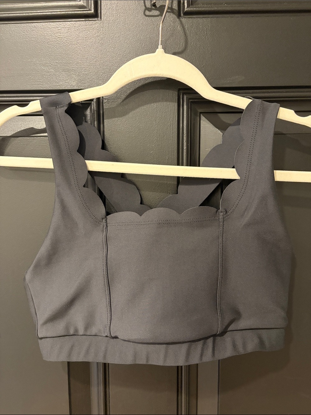 The Noli Shop Scalloped Square-Neck Sports Bralette - Black